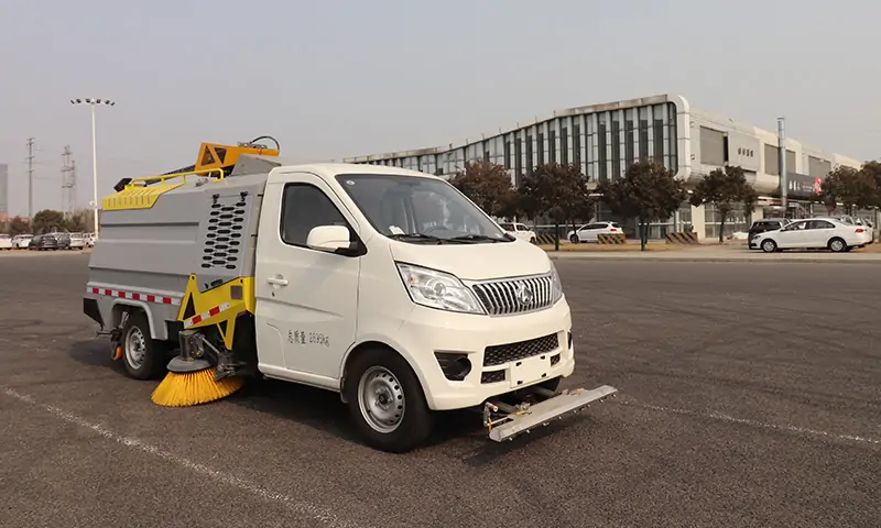 新能源洗掃車:市政環衛的綠色清潔保持者