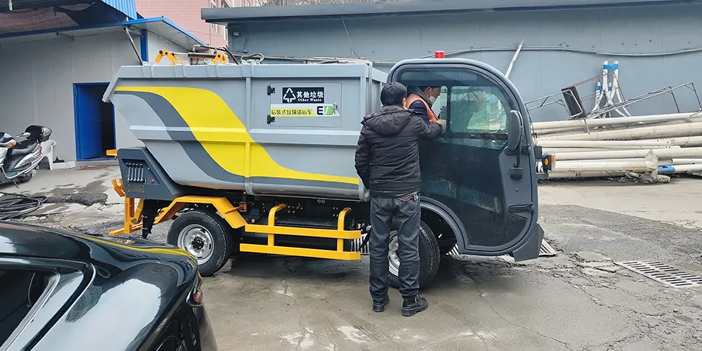 電動環衛垃圾車,電動掛桶垃圾車,環衛電動三輪垃圾車,后裝垃圾車,掛捅垃圾車