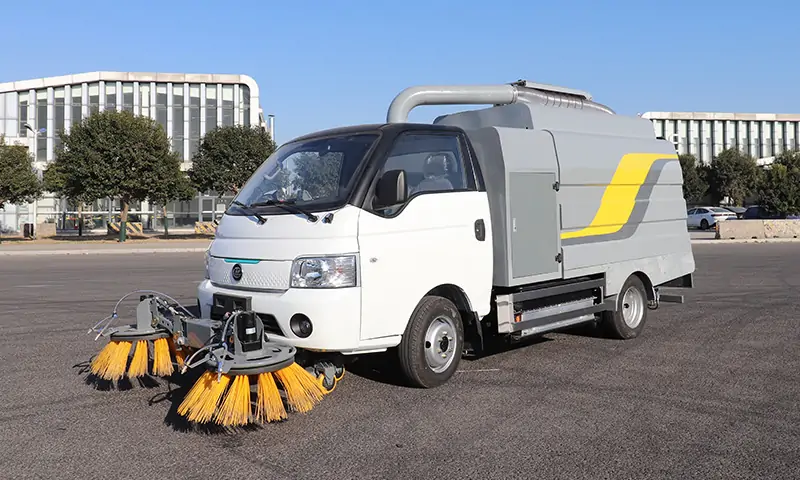 新能源樹葉收集車:環(huán)保與高效的葉片清潔利器