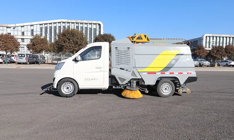 新能源小型洗掃車:城市環衛的智能清潔守護者