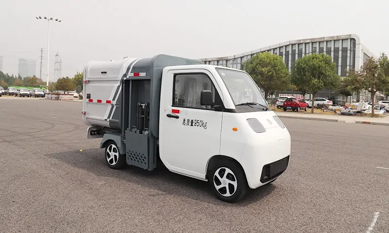 新能源四輪側裝垃圾清運車:垃圾轉運創新專業設備,有公告,可上牌