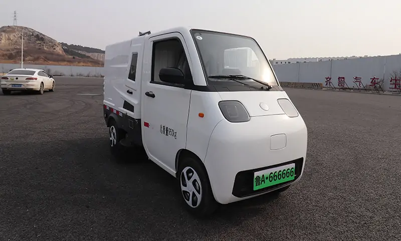 小型純電動洗掃車:城市清潔新利器,功能多樣,應用廣泛