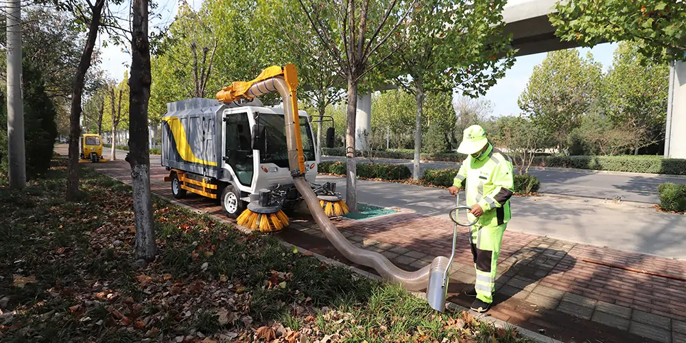 新型樹葉收集車,電動(dòng)樹葉專用收集車,樹葉收集一體車,吸入式樹葉收集車,破碎樹葉收集車 新型樹葉收集車,電動(dòng)樹葉專用收集車,樹葉收集一體車,吸入式樹葉收集車,破碎樹葉收集車
