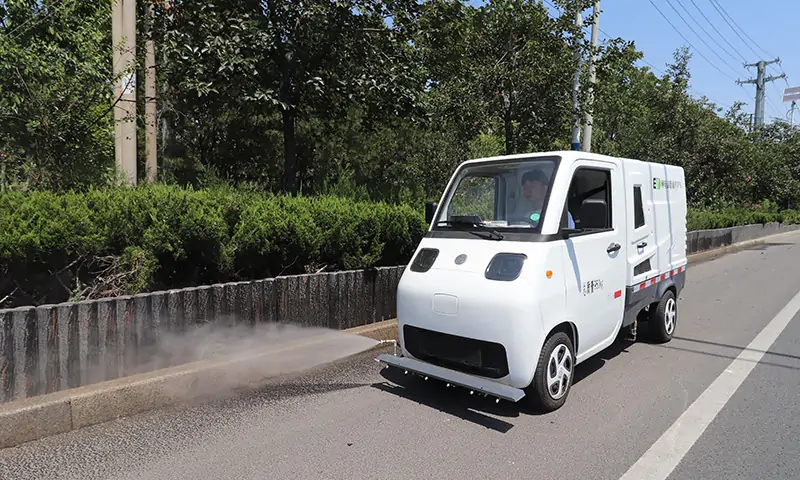 新能源高壓清洗車:城市道路清潔的綠色先鋒