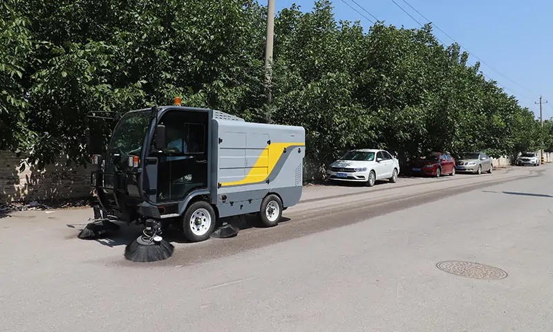 純電動清掃車:城市清潔新風尚,道路清掃專家。