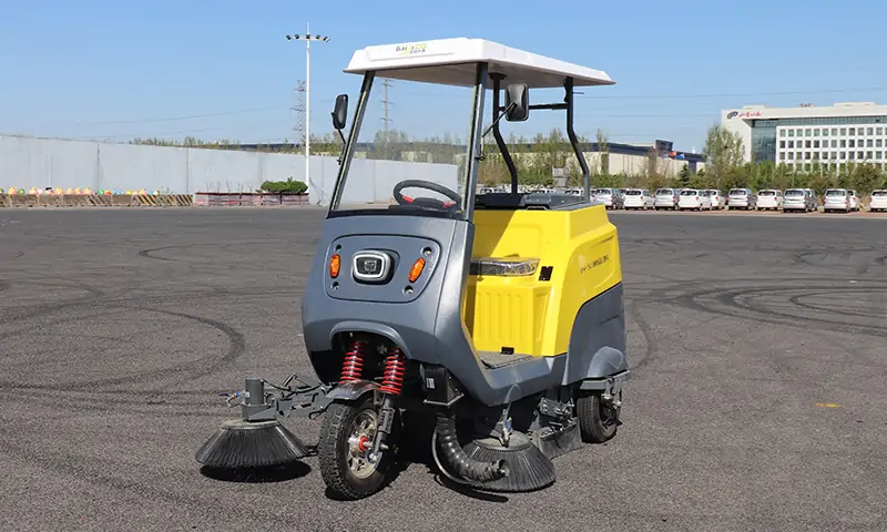 純電動清掃車發貨:助力城市環境衛生建設