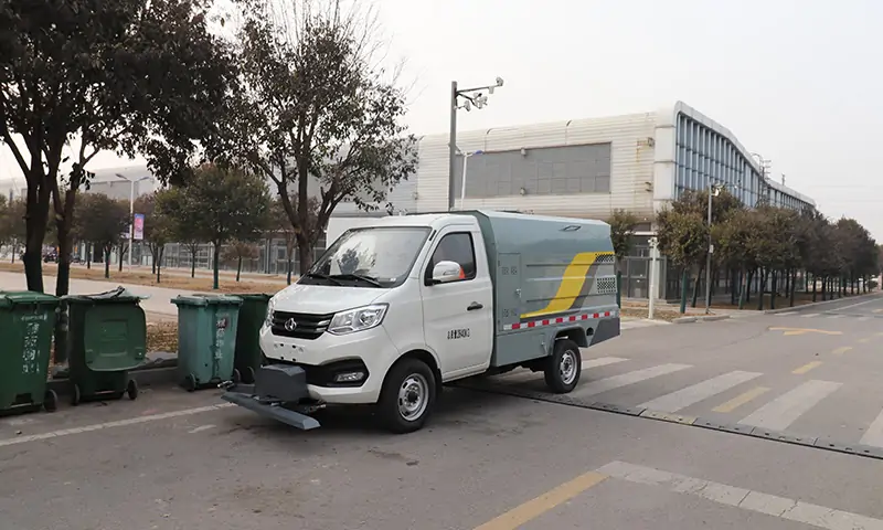 純電動多功能道路養護車:城市道路清潔的全新選擇