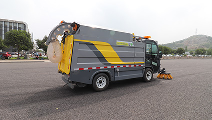 多功能樹葉收集車BY-T50動力系統(tǒng)