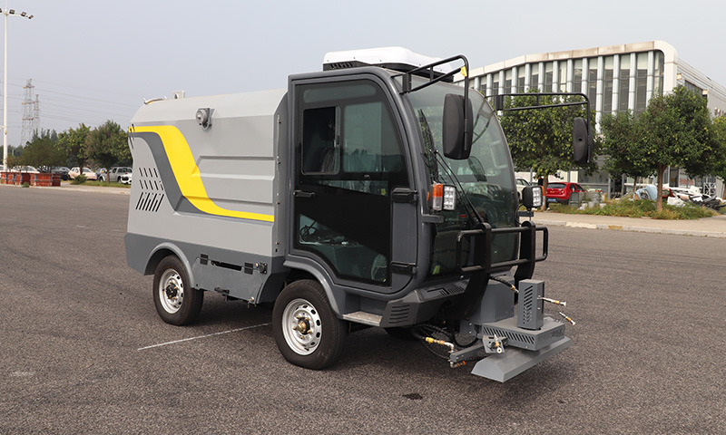 四輪多功能高壓清洗車：城市環境建設的綠色衛士