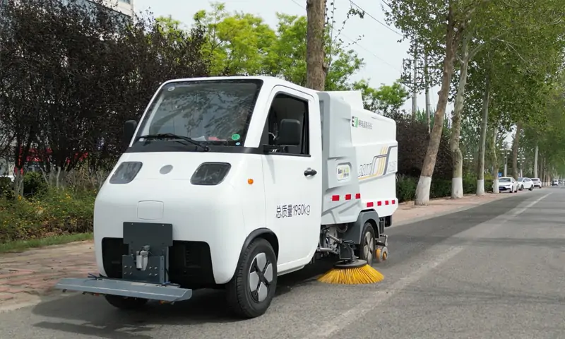 “綠色動力 智能清潔——新能源洗掃車引領城市環衛新風尚”