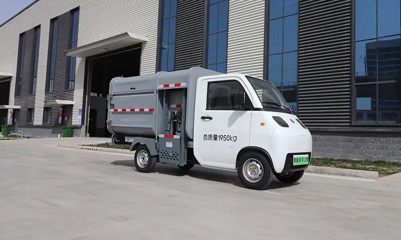 “綠色智造,靈動環衛”——新能源側裝式垃圾車助力城市潔凈升級
