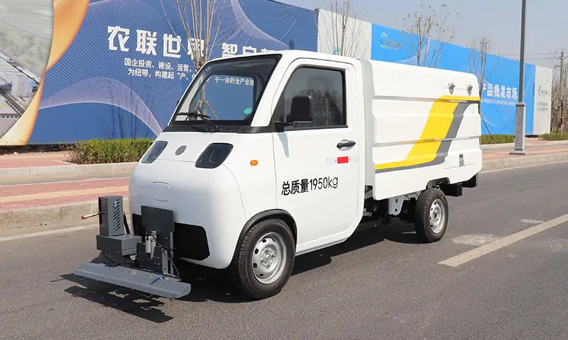 綠色環保、高效便捷——新能源樹葉收集車助力城市秋季環衛