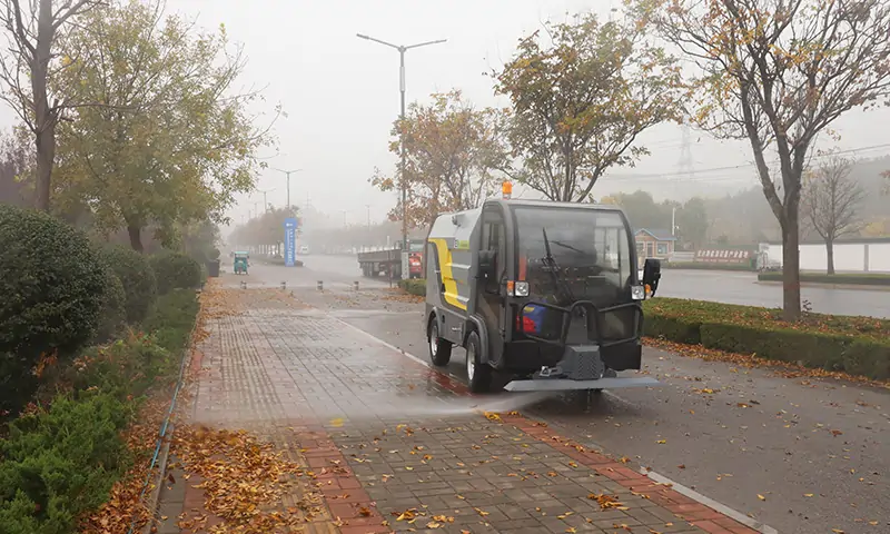 城市清潔“新利器”——純電動四輪高壓清洗車助力綠色環衛