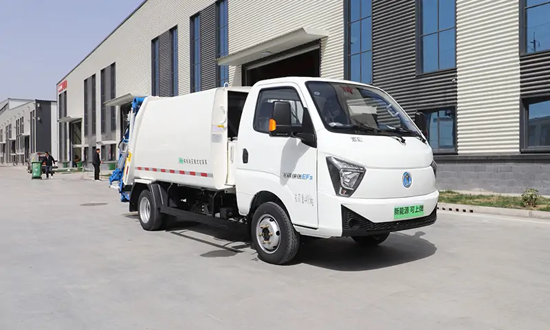 環衛作業新革命:后裝式新能源垃圾清運車助力城市綠色升級