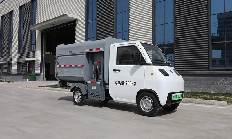 小巧靈活、綠色高效——新能源側裝式垃圾車引領城市清潔新趨勢