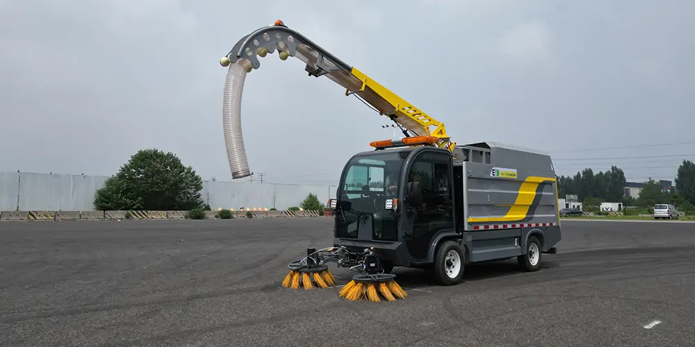 樹葉收集車，新能源樹葉收集車，多功能樹葉收集車，四輪樹葉收集車