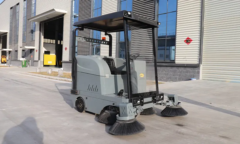 綠色環保新裝備——純電動三輪駕駛式清掃車全面升級城市清潔水平