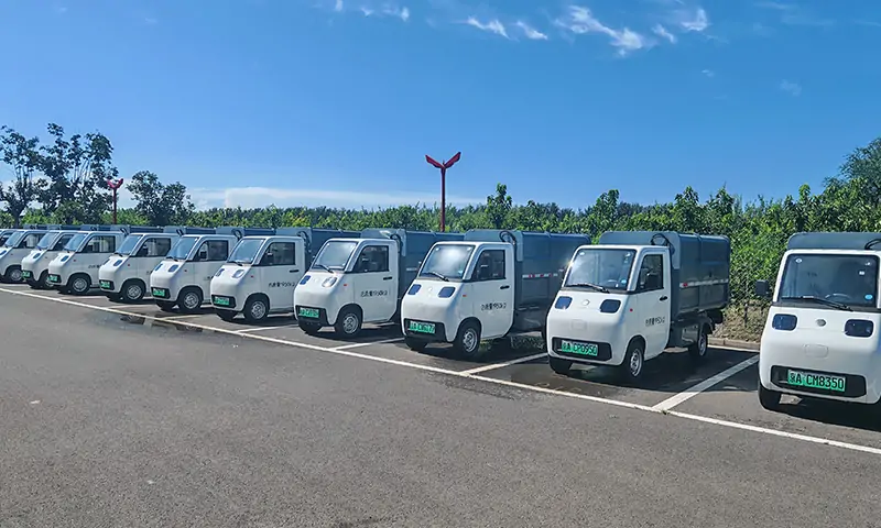 新能源側裝垃圾車到貨北京 助力首都城市環境衛生建設