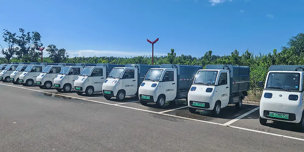 新能源側(cè)裝垃圾車，側(cè)裝式垃圾車，垃圾車，小型垃圾車