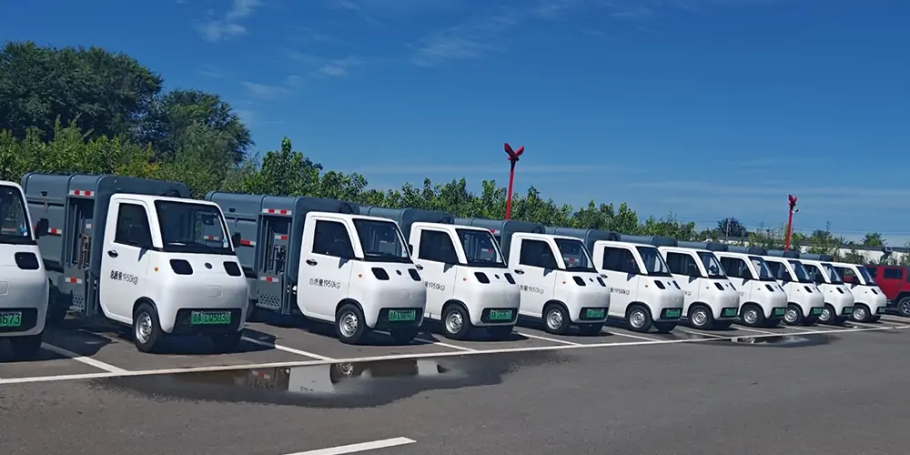 新能源側(cè)裝垃圾車，側(cè)裝式垃圾車，垃圾車，小型垃圾車
